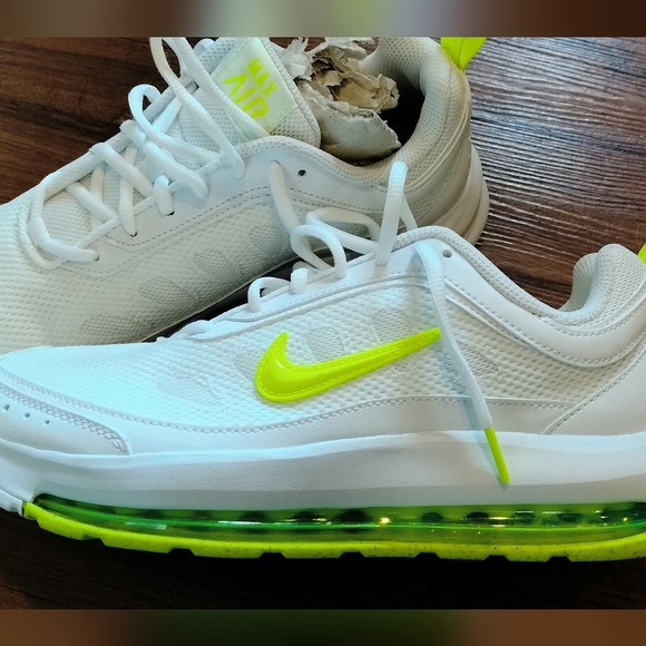 NWT Nike Air Max AP in White/Volt (Size 9) - Picture 5 of 7
